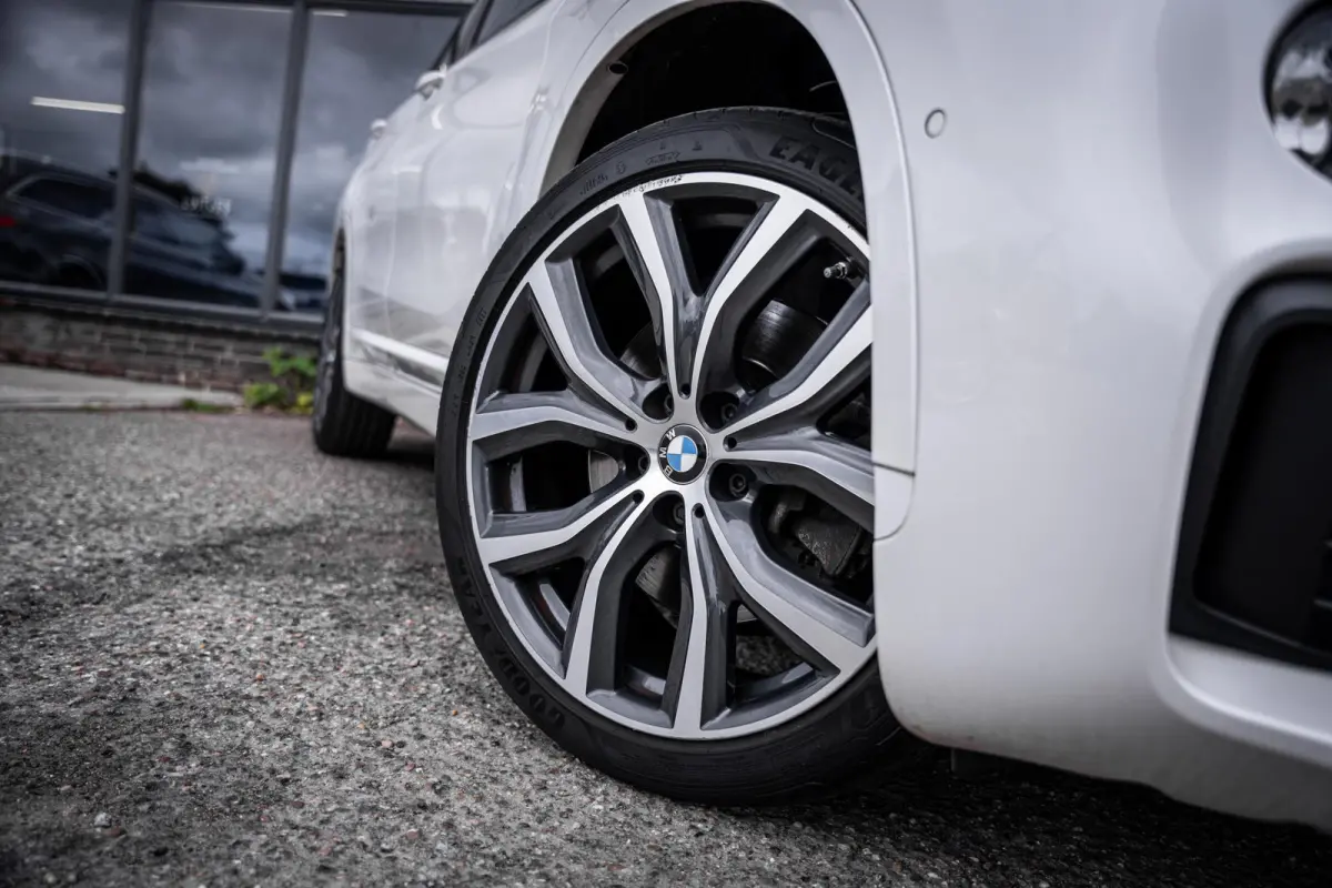 xDrive20i 192pk M-Sport Org.NL|Pano-dak|Leder|HuD|Elek-A.klep|1e-eig.|Dealeronderhouden