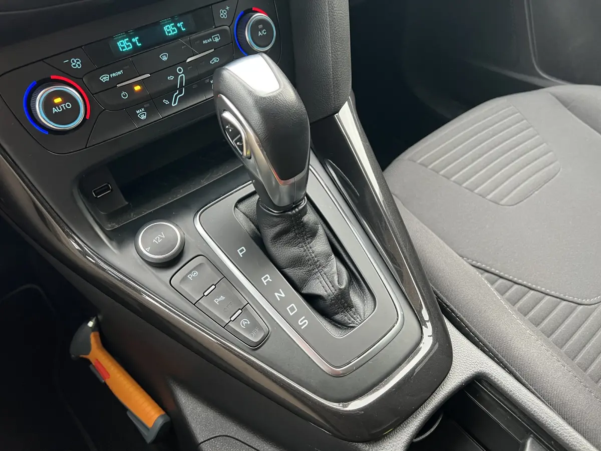 1.5 150pk Titanium Automaat | 1e eigenaar | Voorruitverwarming | Carplay | Climate controle| Cruise controle | Keyless entry | Parkeersensoren voor en achter | Dealer onderhouden