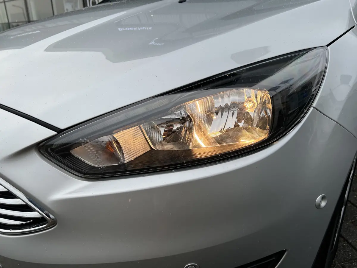 1.5 150pk Titanium Automaat | 1e eigenaar | Voorruitverwarming | Carplay | Climate controle| Cruise controle | Keyless entry | Parkeersensoren voor en achter | Dealer onderhouden