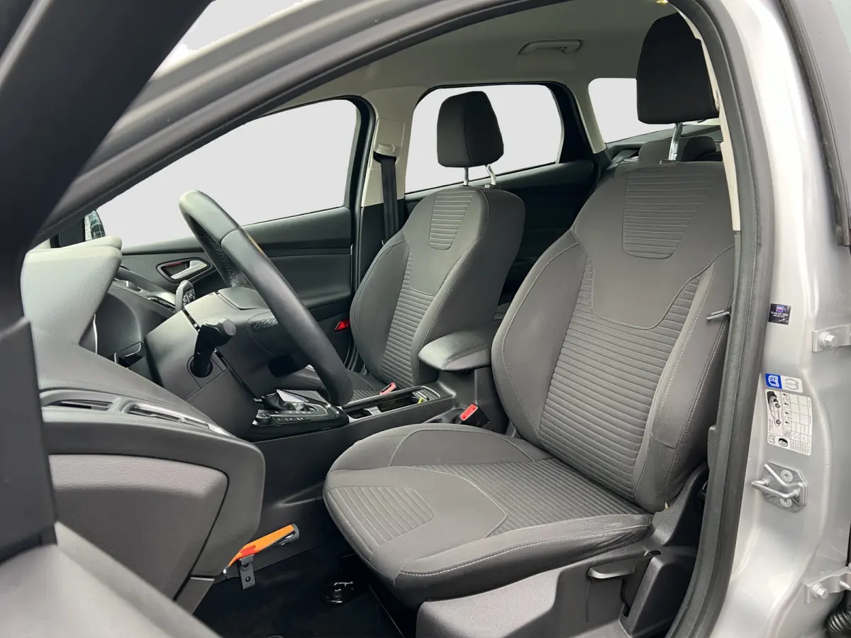 1.5 150pk Titanium Automaat | 1e eigenaar | Voorruitverwarming | Carplay | Climate controle| Cruise controle | Keyless entry | Parkeersensoren voor en achter | Dealer onderhouden