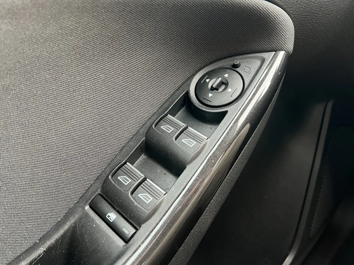 1.5 150pk Titanium Automaat | 1e eigenaar | Voorruitverwarming | Carplay | Climate controle| Cruise controle | Keyless entry | Parkeersensoren voor en achter | Dealer onderhouden