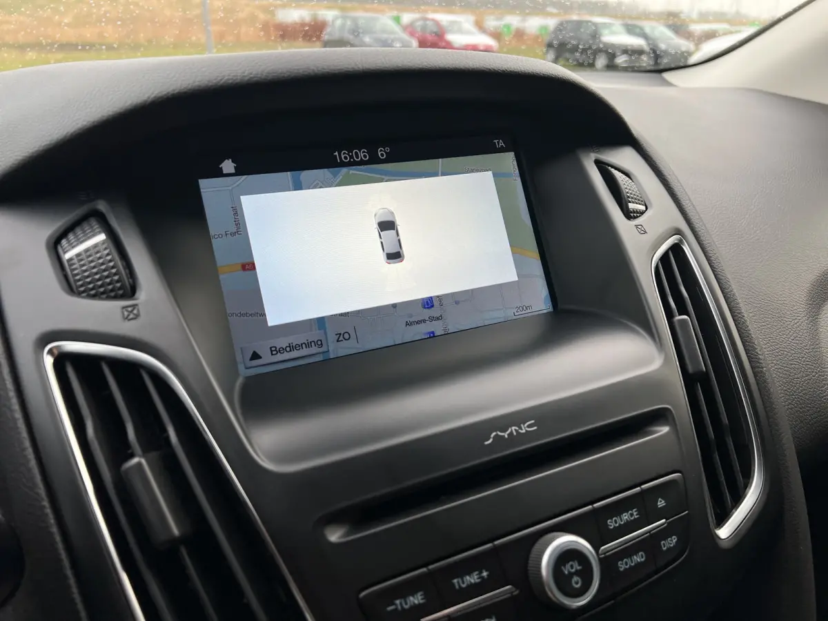 1.5 150pk Titanium Automaat | 1e eigenaar | Voorruitverwarming | Carplay | Climate controle| Cruise controle | Keyless entry | Parkeersensoren voor en achter | Dealer onderhouden