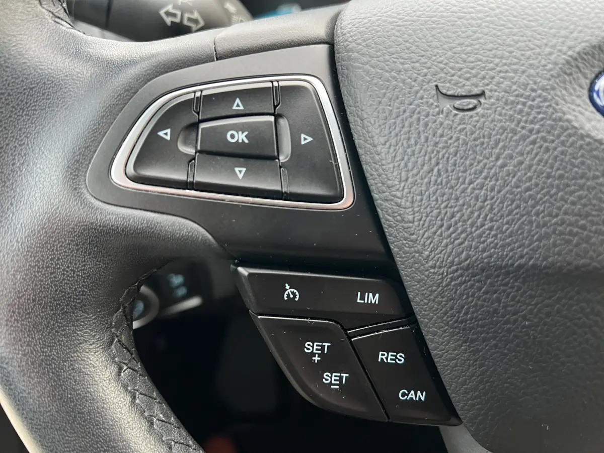 1.5 150pk Titanium Automaat | 1e eigenaar | Voorruitverwarming | Carplay | Climate controle| Cruise controle | Keyless entry | Parkeersensoren voor en achter | Dealer onderhouden
