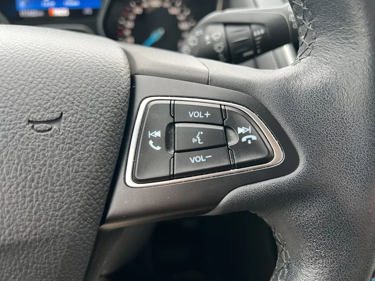1.5 150pk Titanium Automaat | 1e eigenaar | Voorruitverwarming | Carplay | Climate controle| Cruise controle | Keyless entry | Parkeersensoren voor en achter | Dealer onderhouden