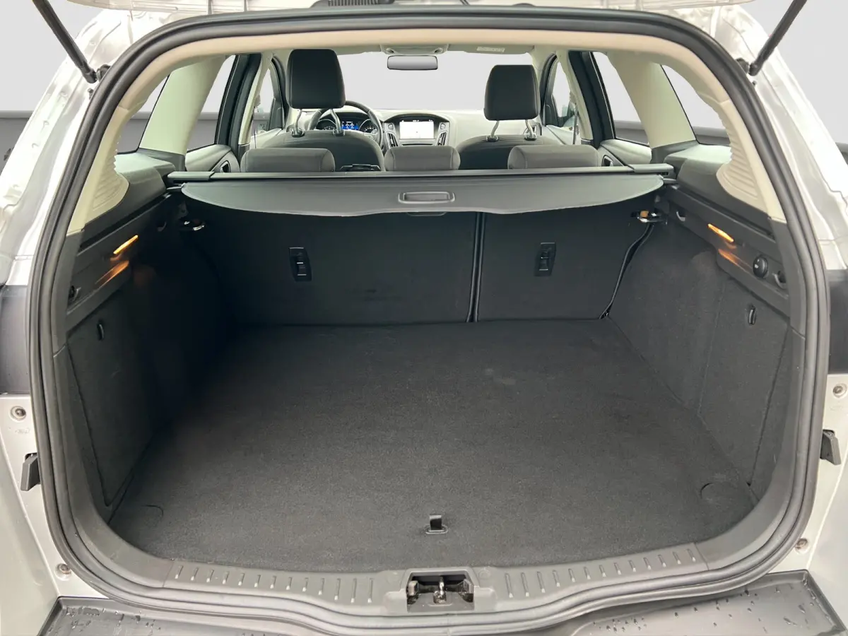 1.5 150pk Titanium Automaat | 1e eigenaar | Voorruitverwarming | Carplay | Climate controle| Cruise controle | Keyless entry | Parkeersensoren voor en achter | Dealer onderhouden