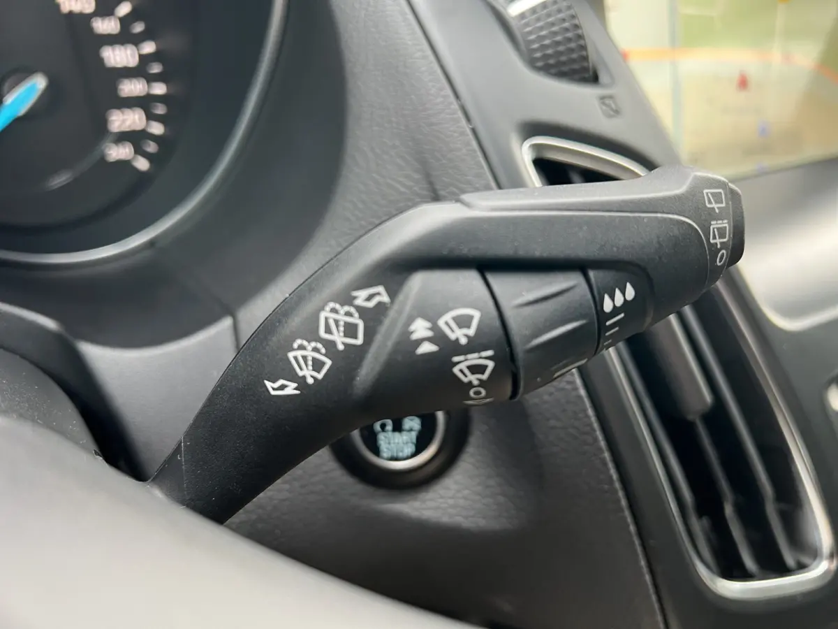 1.5 150pk Titanium Automaat | 1e eigenaar | Voorruitverwarming | Carplay | Climate controle| Cruise controle | Keyless entry | Parkeersensoren voor en achter | Dealer onderhouden