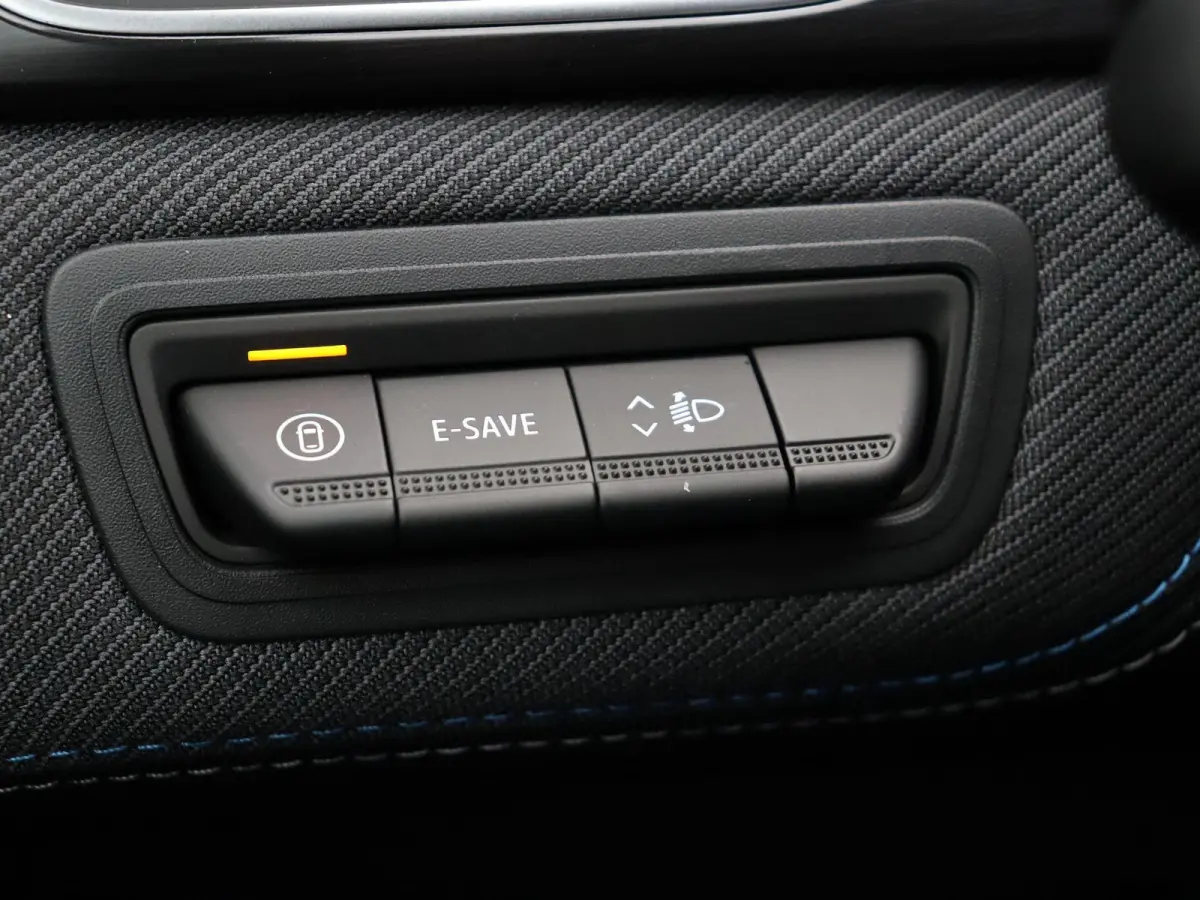 1.6 E-Tech full hybrid 145 esprit Alpine | Stuurverwarming | Adaptieve cruise control | Achteruitrijcamera | Climate control |