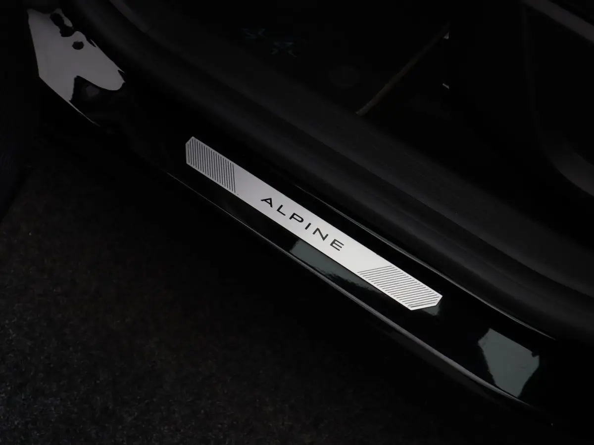 1.6 E-Tech full hybrid 145 esprit Alpine | Stuurverwarming | Adaptieve cruise control | Achteruitrijcamera | Climate control |