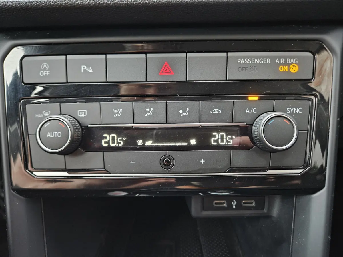1.0 TSI Life Business Carplay! NAP! LED! Mooie/Nette Auto! Navigatie! Airco/Clima! Cruise Control!