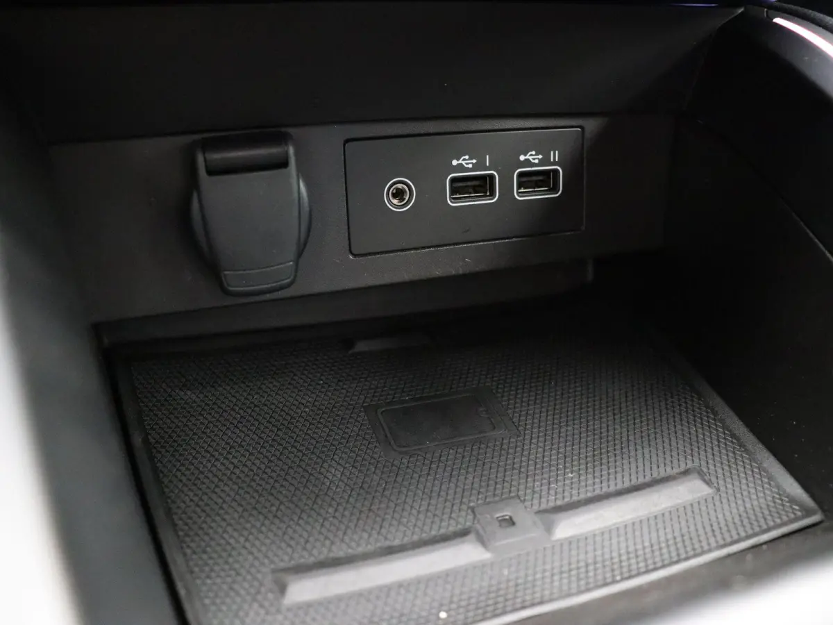 1.6 E-Tech Full Hybrid 145 esprit Alpine Stoelverwarming | Sportstoelen | Climate control | Dode hoek detectie | Parkeersensoren voor en achter |