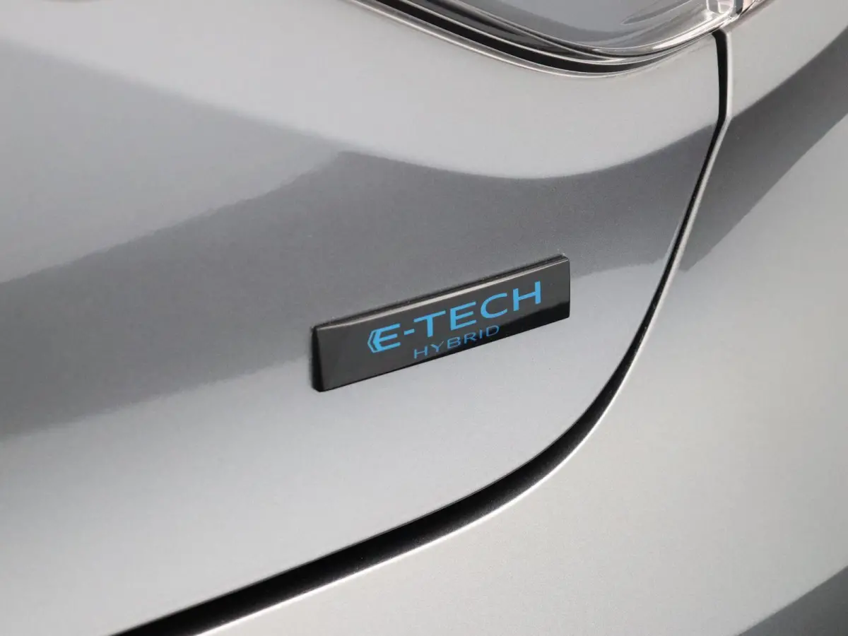 1.6 E-Tech Full Hybrid 145 esprit Alpine Stoelverwarming | Sportstoelen | Climate control | Dode hoek detectie | Parkeersensoren voor en achter |