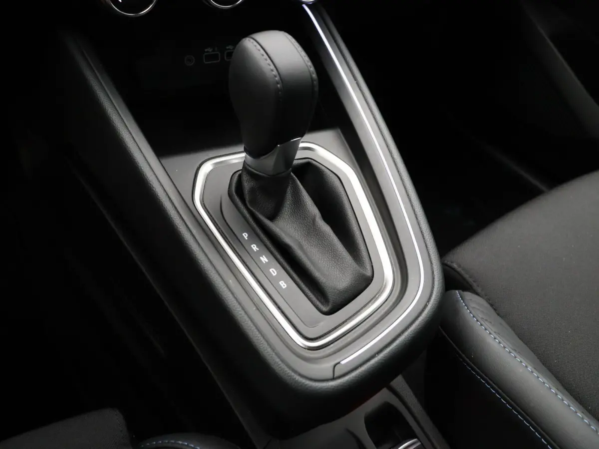 1.6 E-Tech Full Hybrid 145 esprit Alpine Stoelverwarming | Sportstoelen | Climate control | Dode hoek detectie | Parkeersensoren voor en achter |