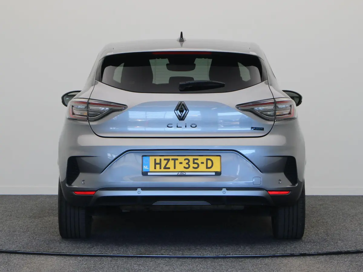 1.6 E-Tech Full Hybrid 145 esprit Alpine Stoelverwarming | Sportstoelen | Climate control | Dode hoek detectie | Parkeersensoren voor en achter |