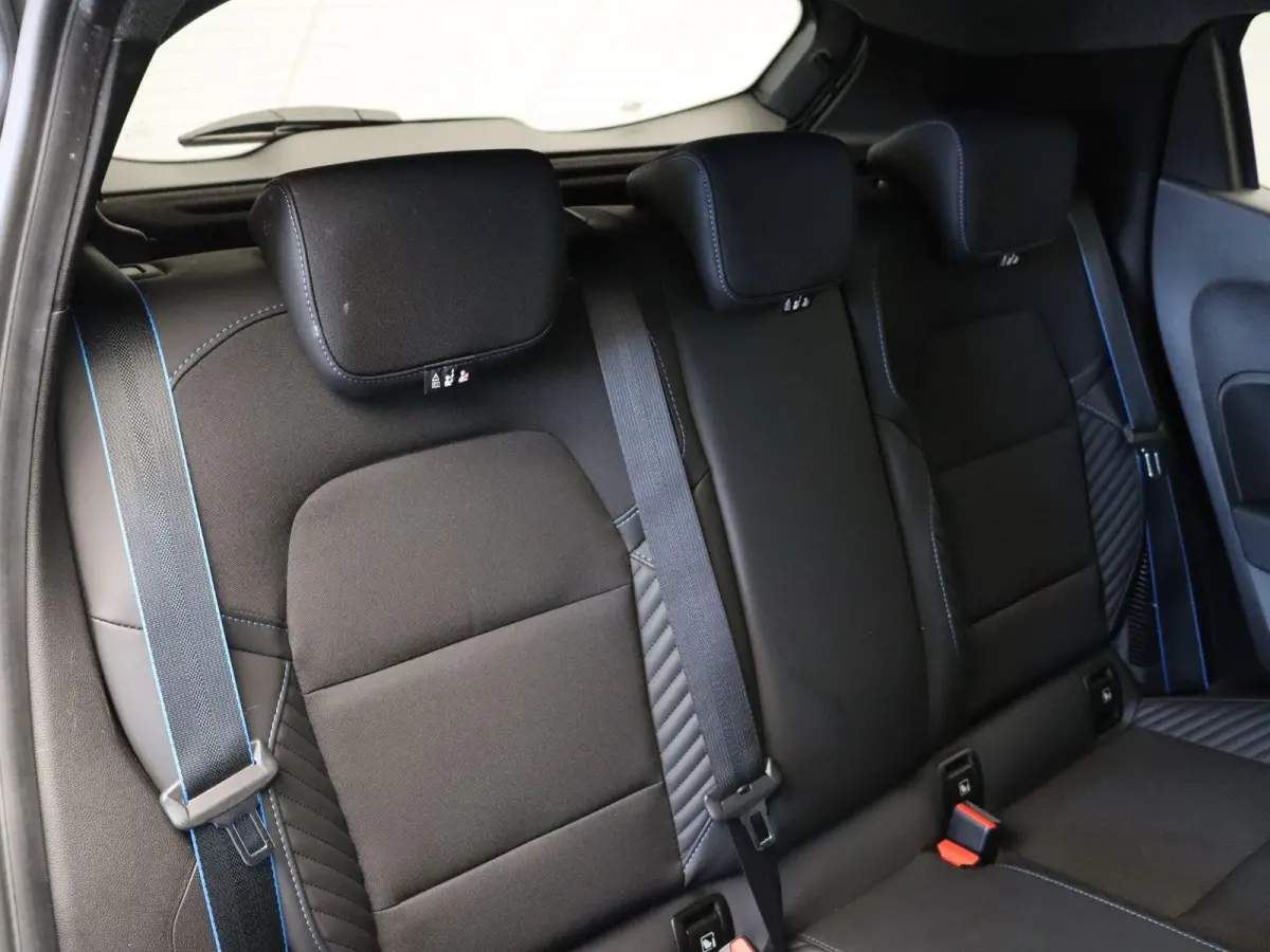 1.6 E-Tech Full Hybrid 145 esprit Alpine Stoelverwarming | Sportstoelen | Climate control | Dode hoek detectie | Parkeersensoren voor en achter |