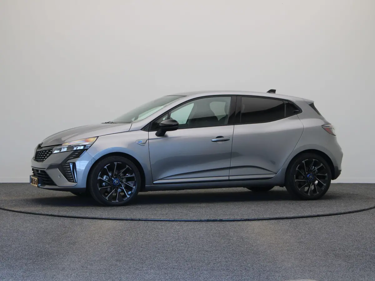 1.6 E-Tech Full Hybrid 145 esprit Alpine Stoelverwarming | Sportstoelen | Climate control | Dode hoek detectie | Parkeersensoren voor en achter |