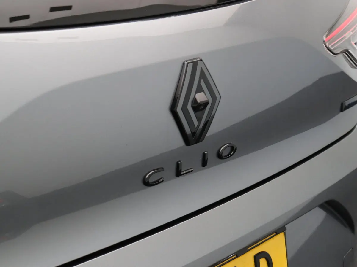 1.6 E-Tech Full Hybrid 145 esprit Alpine Stoelverwarming | Sportstoelen | Climate control | Dode hoek detectie | Parkeersensoren voor en achter |