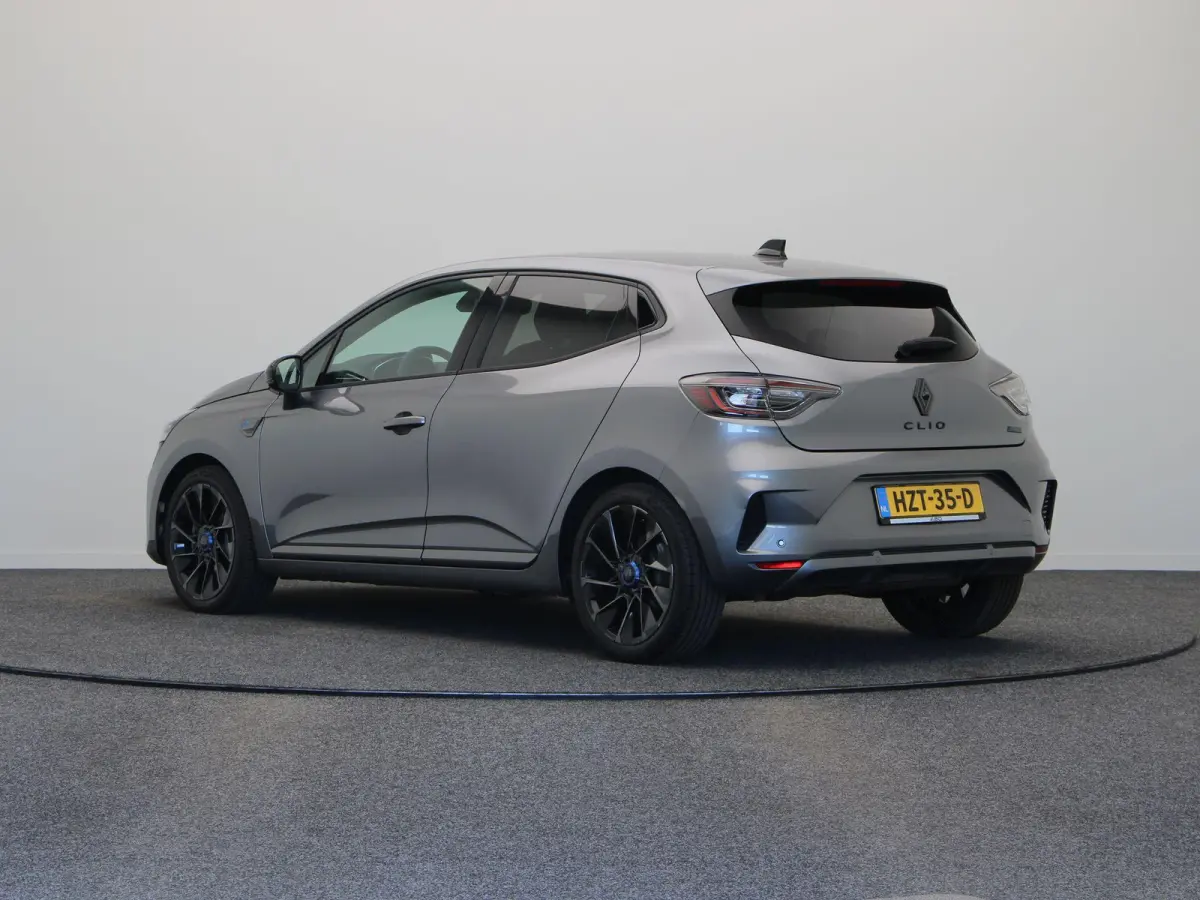 1.6 E-Tech Full Hybrid 145 esprit Alpine Stoelverwarming | Sportstoelen | Climate control | Dode hoek detectie | Parkeersensoren voor en achter |