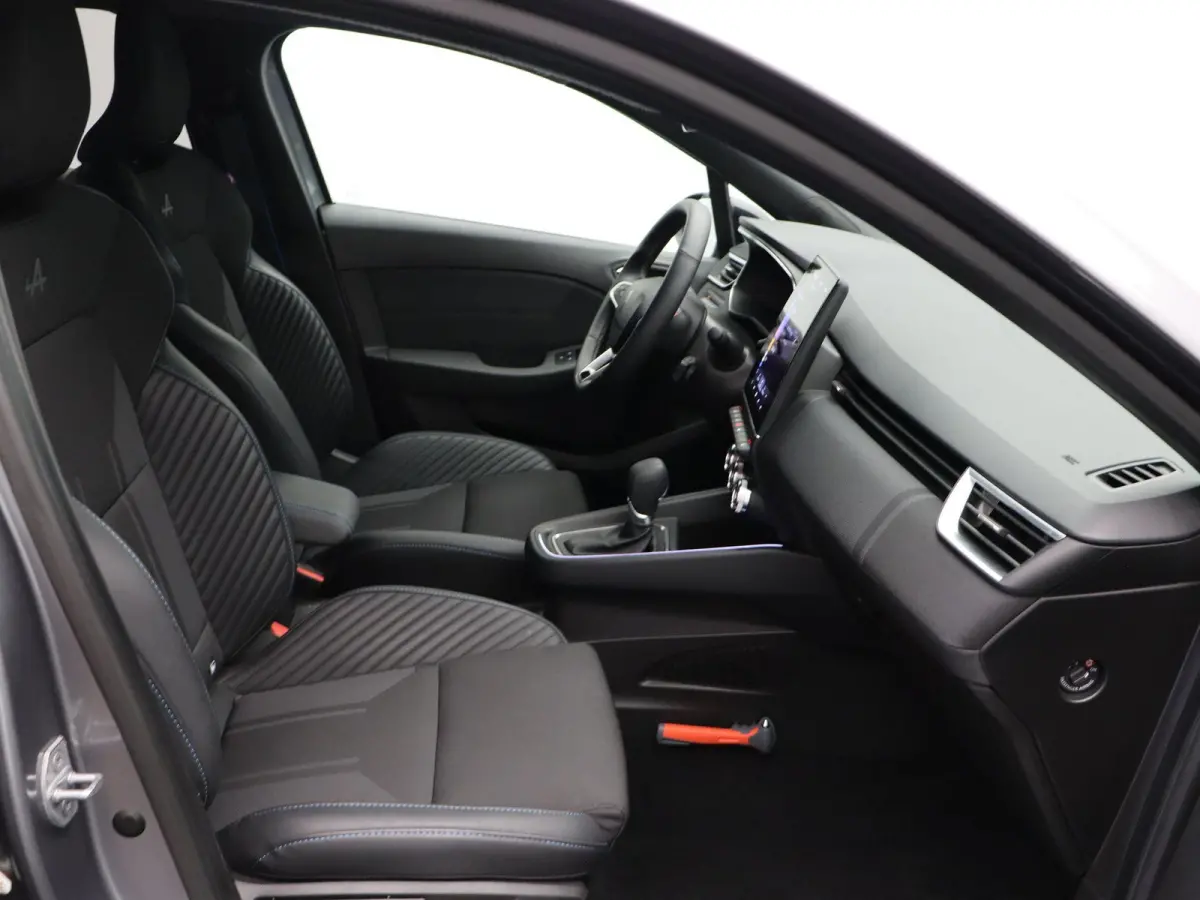 1.6 E-Tech Full Hybrid 145 esprit Alpine Stoelverwarming | Sportstoelen | Climate control | Dode hoek detectie | Parkeersensoren voor en achter |