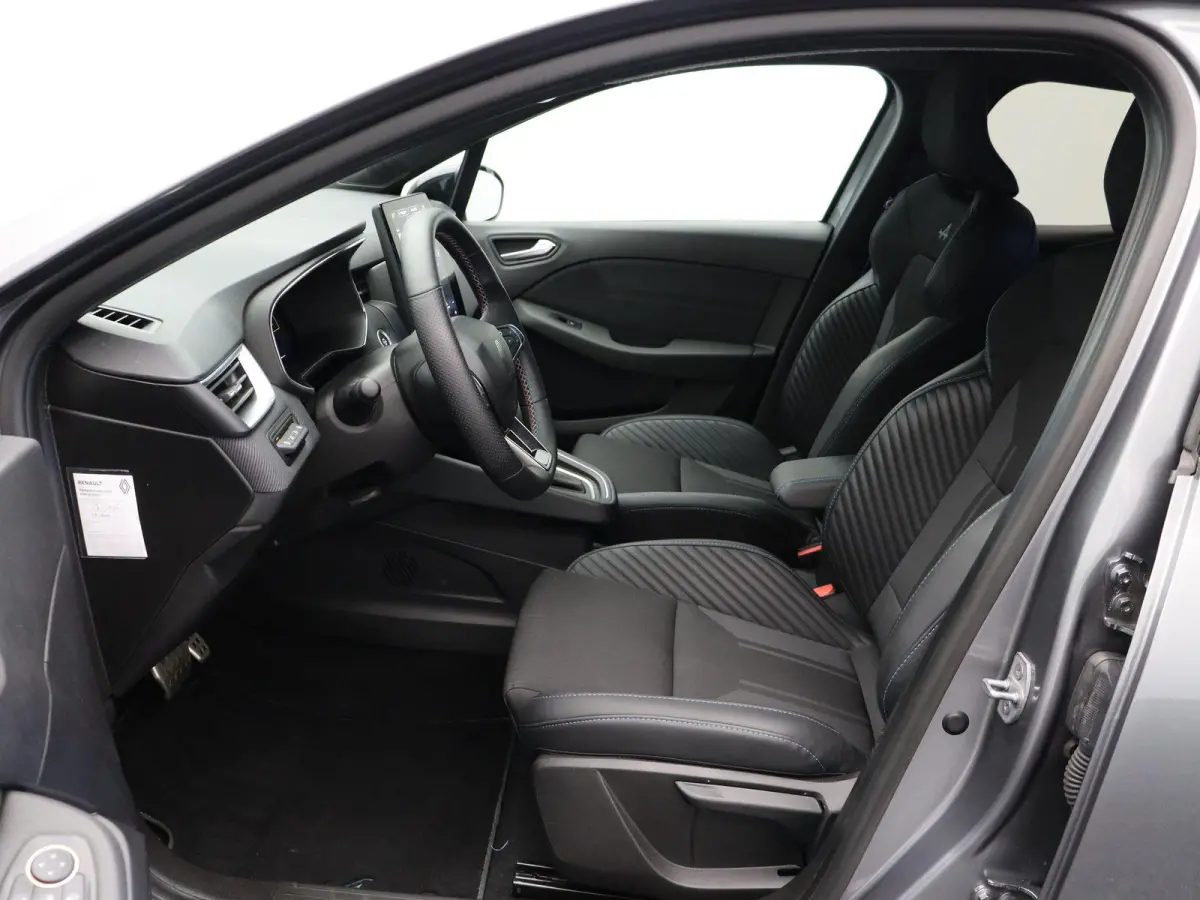 1.6 E-Tech Full Hybrid 145 esprit Alpine Stoelverwarming | Sportstoelen | Climate control | Dode hoek detectie | Parkeersensoren voor en achter |