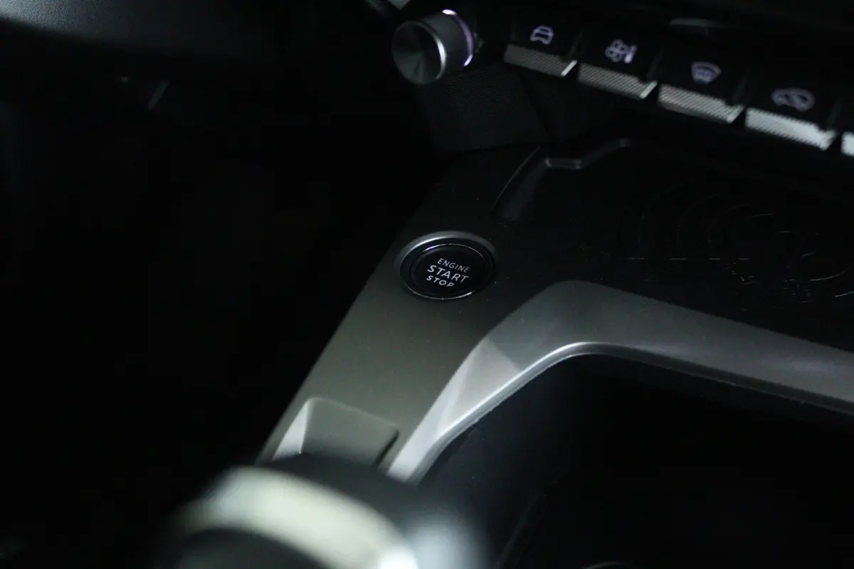 1.2 Turbo Allure Pack Business | Adapt. Cruise | Camera | Dodehoekdetectie | Navi | Carplay | Climate | Keyless | LED | LMV |