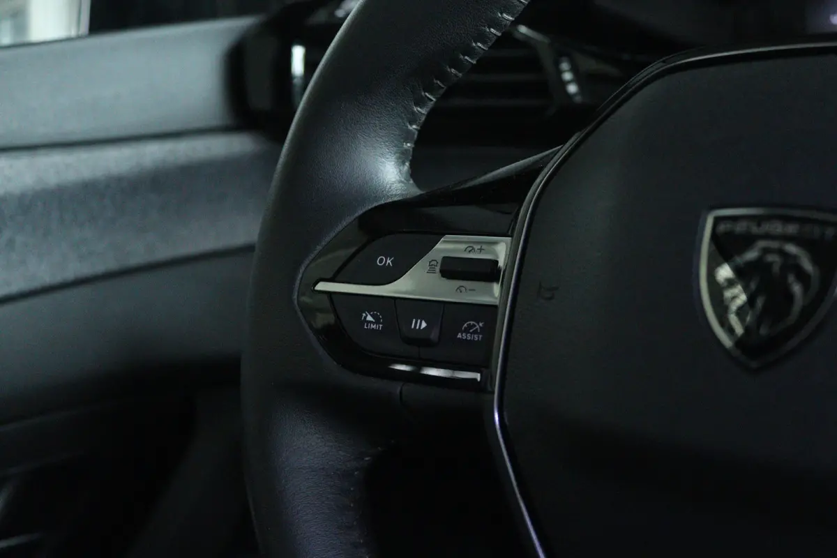1.2 Turbo Allure Pack Business | Adapt. Cruise | Camera | Dodehoekdetectie | Navi | Carplay | Climate | Keyless | LED | LMV |