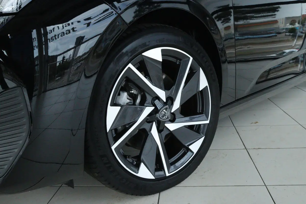1.2 Turbo Allure Pack Business | Adapt. Cruise | Camera | Dodehoekdetectie | Navi | Carplay | Climate | Keyless | LED | LMV |