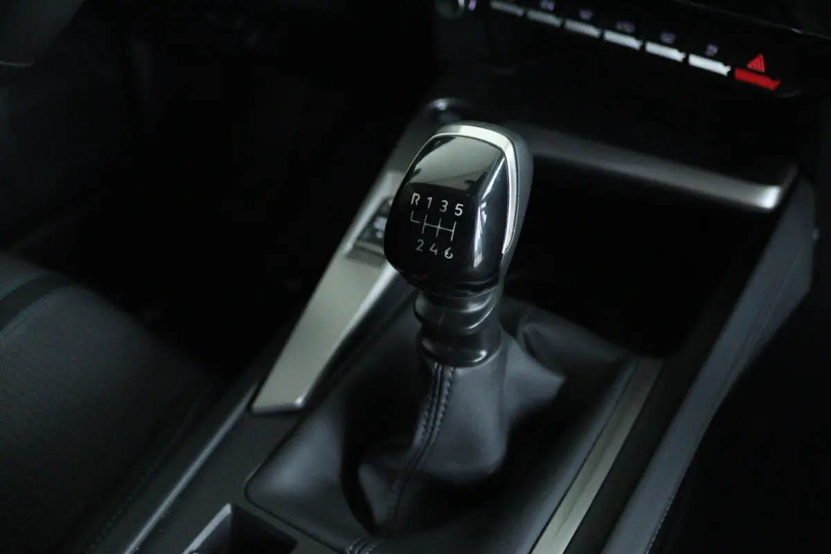 1.2 Turbo Allure Pack Business | Adapt. Cruise | Camera | Dodehoekdetectie | Navi | Carplay | Climate | Keyless | LED | LMV |