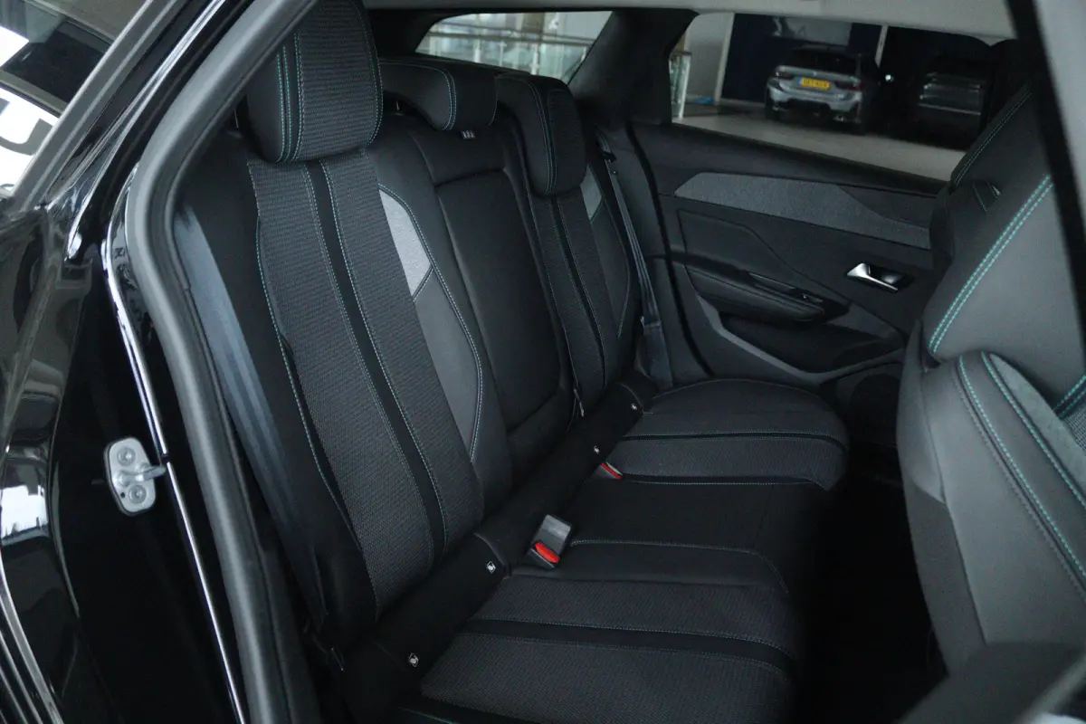 1.2 Turbo Allure Pack Business | Adapt. Cruise | Camera | Dodehoekdetectie | Navi | Carplay | Climate | Keyless | LED | LMV |