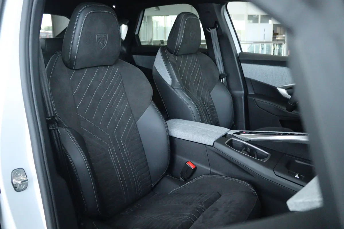 1.6 plug-in Hybrid 195 GT | Cruise Control | Schuifdak | Massage | Memory | Alcantara | Camera | Trekhaak | Carplay | Navi | Keyless | MATRIX |