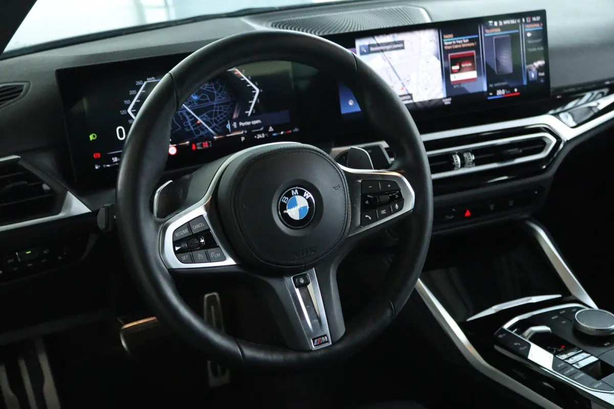 220i M-Sport | Cruise Control | Camera | Keyless | Stuur+Stoelverwarming | Widescreen | HiFi | 19 Inch | Navi | Carplay