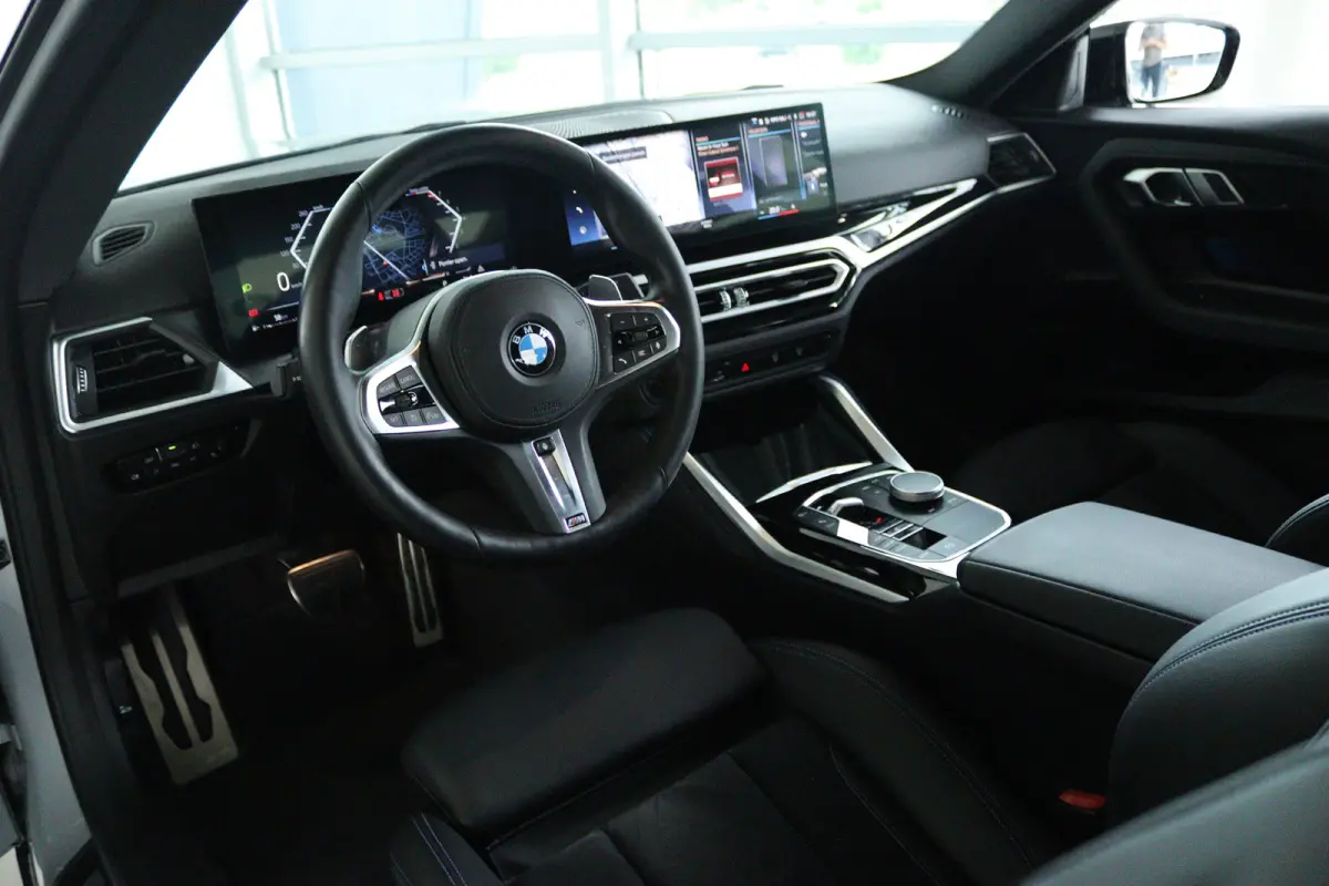 220i M-Sport | Cruise Control | Camera | Keyless | Stuur+Stoelverwarming | Widescreen | HiFi | 19 Inch | Navi | Carplay