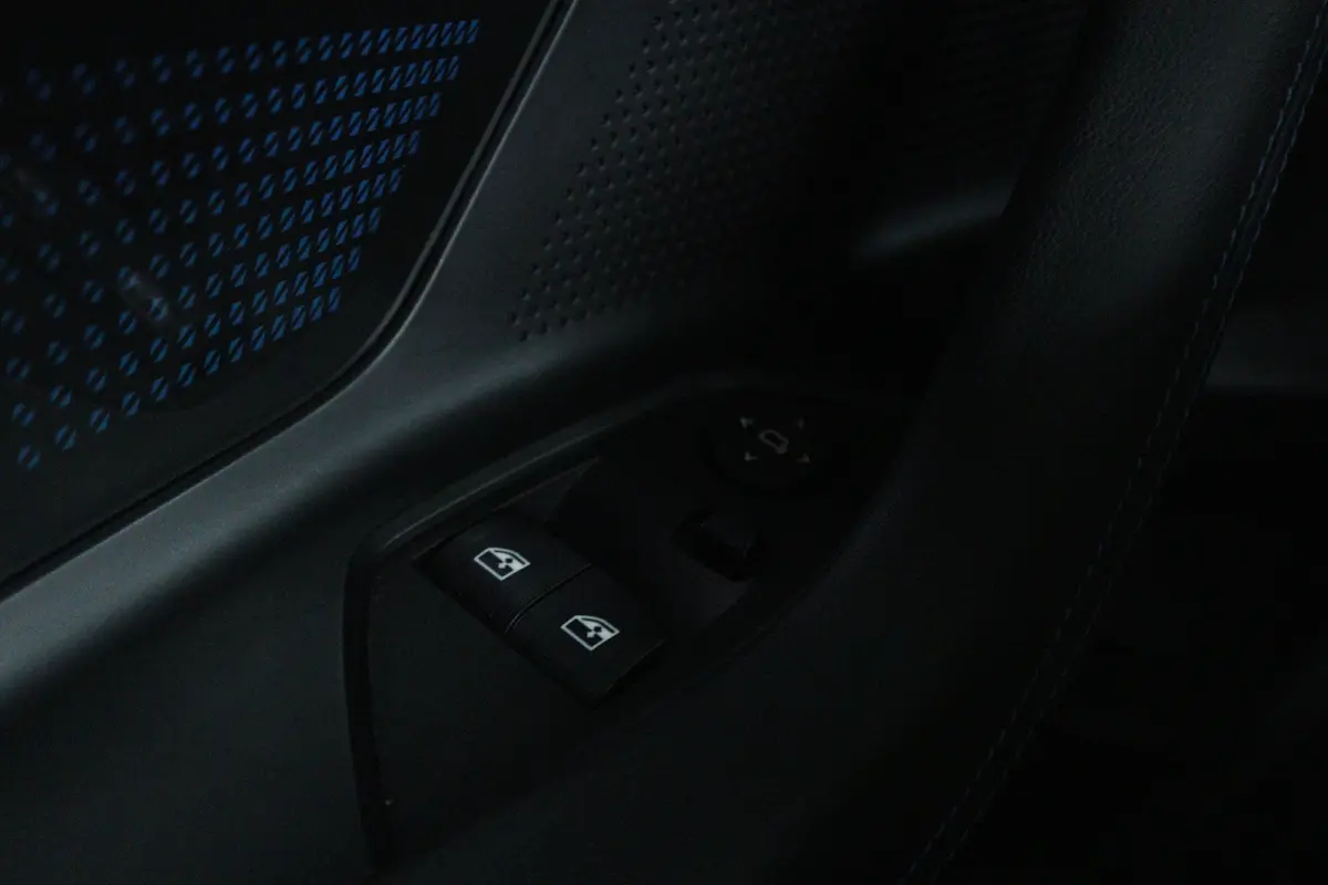 220i M-Sport | Cruise Control | Camera | Keyless | Stuur+Stoelverwarming | Widescreen | HiFi | 19 Inch | Navi | Carplay