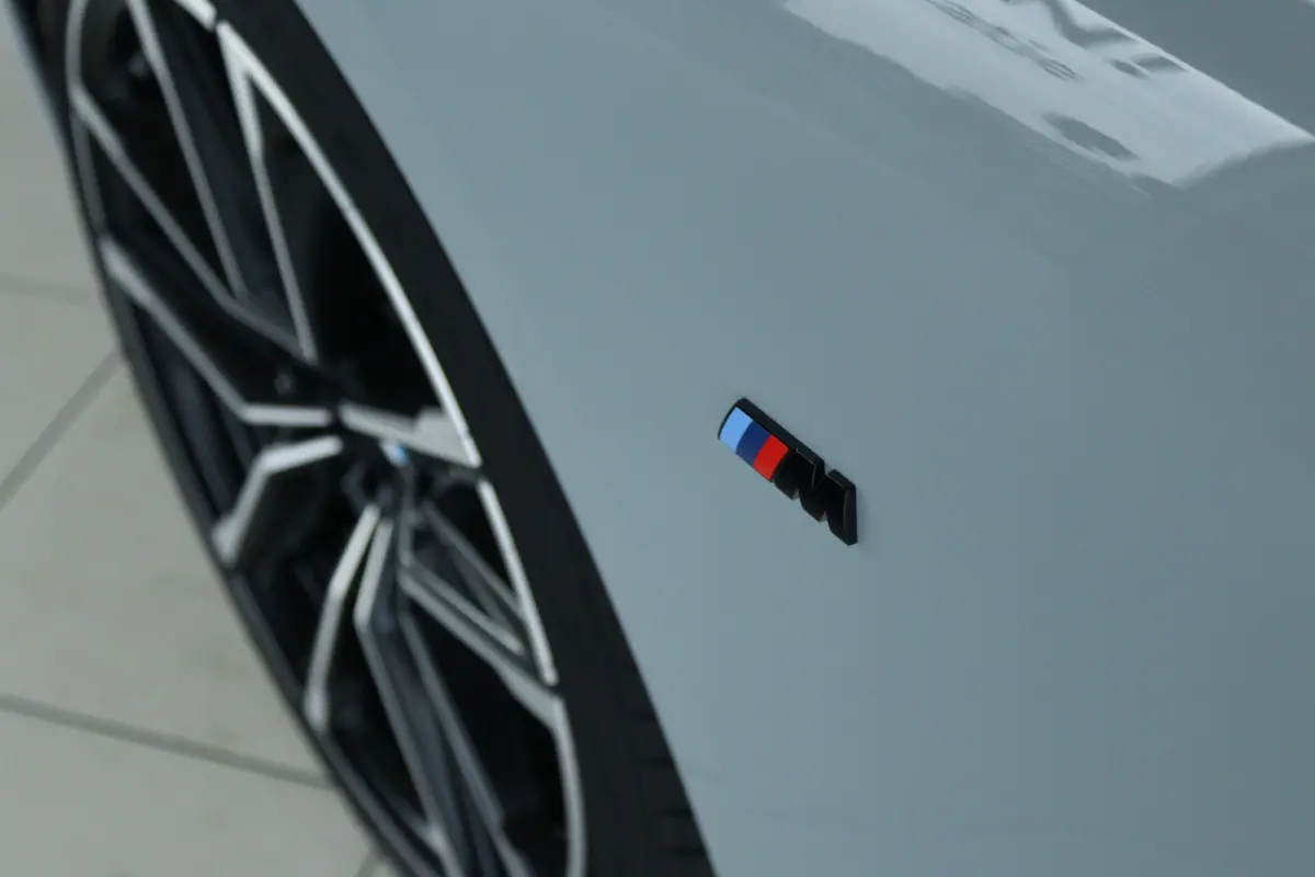 220i M-Sport | Cruise Control | Camera | Keyless | Stuur+Stoelverwarming | Widescreen | HiFi | 19 Inch | Navi | Carplay