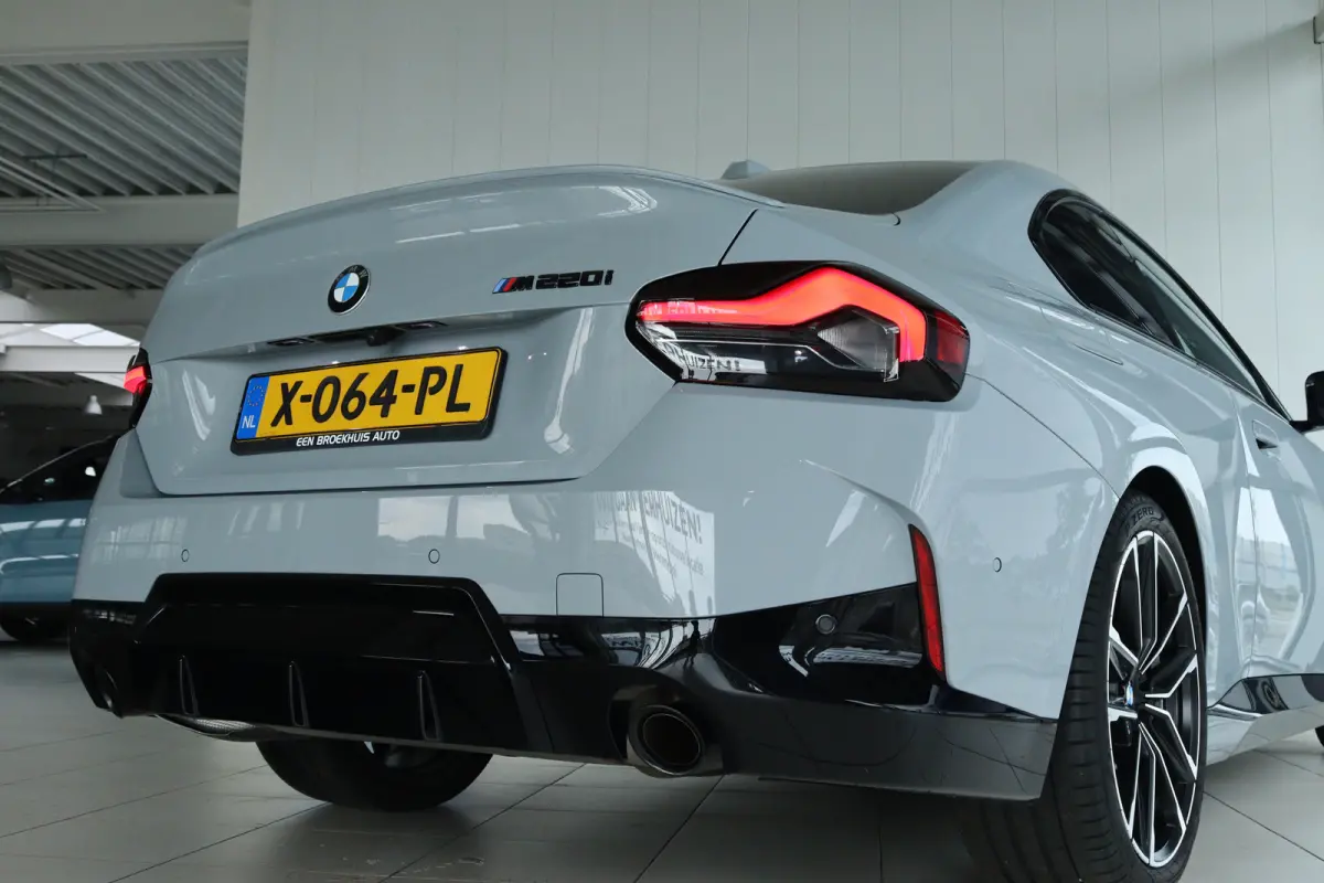 220i M-Sport | Cruise Control | Camera | Keyless | Stuur+Stoelverwarming | Widescreen | HiFi | 19 Inch | Navi | Carplay