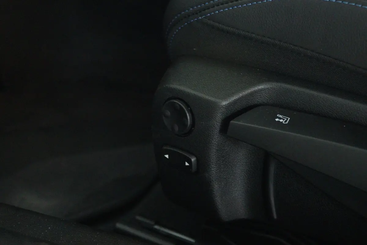 220i M-Sport | Cruise Control | Camera | Keyless | Stuur+Stoelverwarming | Widescreen | HiFi | 19 Inch | Navi | Carplay
