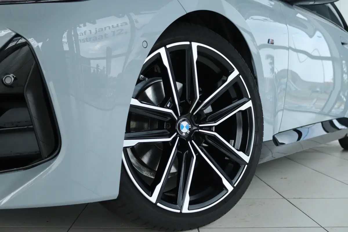 220i M-Sport | Cruise Control | Camera | Keyless | Stuur+Stoelverwarming | Widescreen | HiFi | 19 Inch | Navi | Carplay