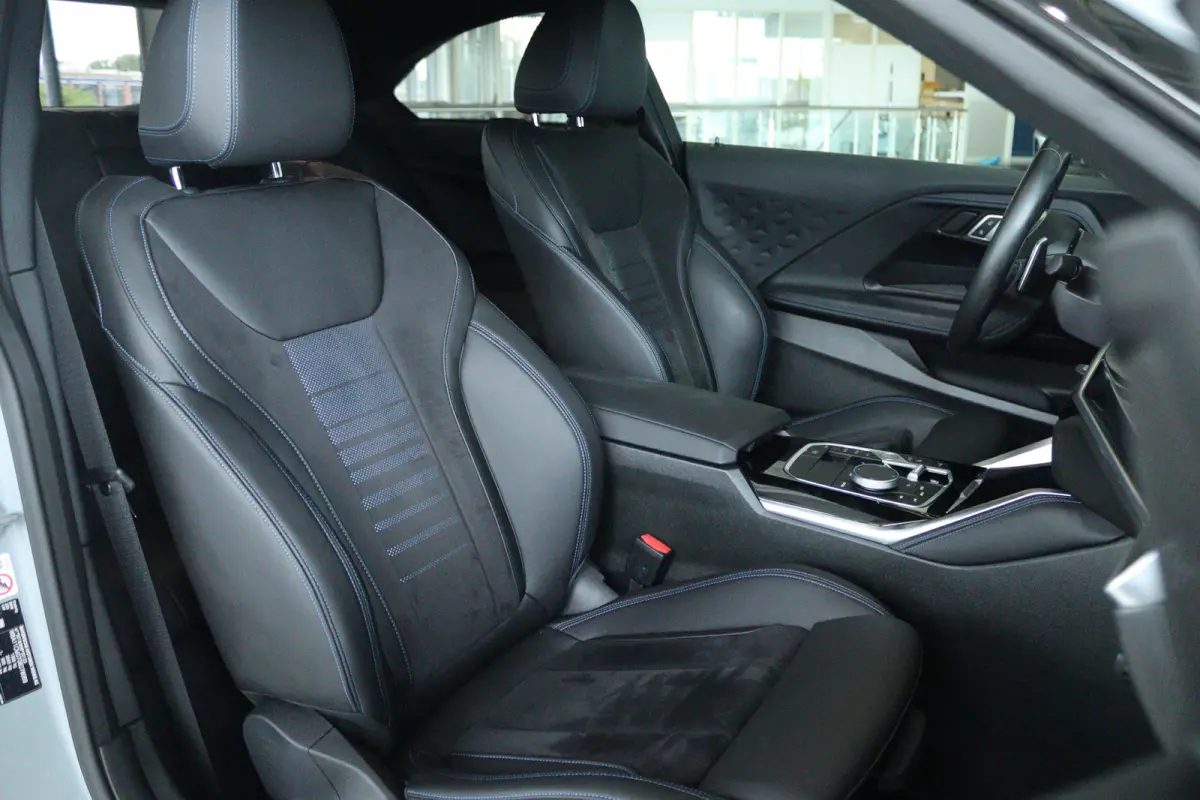 220i M-Sport | Cruise Control | Camera | Keyless | Stuur+Stoelverwarming | Widescreen | HiFi | 19 Inch | Navi | Carplay