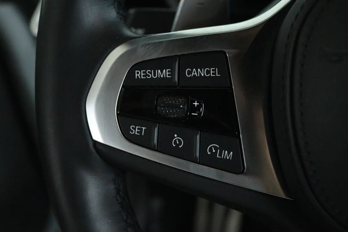 220i M-Sport | Cruise Control | Camera | Keyless | Stuur+Stoelverwarming | Widescreen | HiFi | 19 Inch | Navi | Carplay