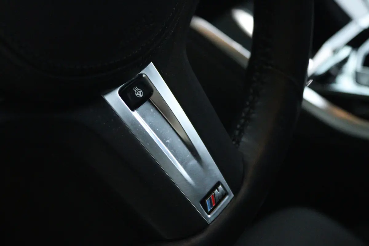 220i M-Sport | Cruise Control | Camera | Keyless | Stuur+Stoelverwarming | Widescreen | HiFi | 19 Inch | Navi | Carplay