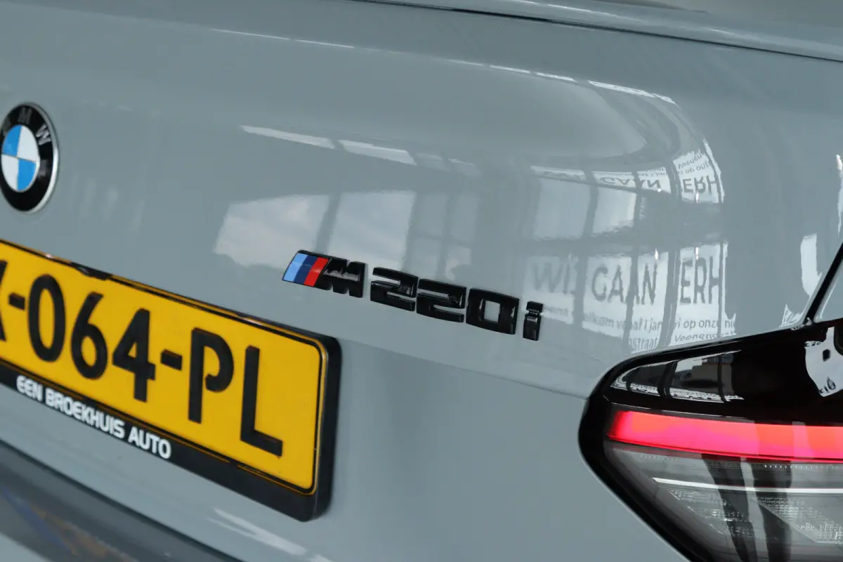 220i M-Sport | Cruise Control | Camera | Keyless | Stuur+Stoelverwarming | Widescreen | HiFi | 19 Inch | Navi | Carplay