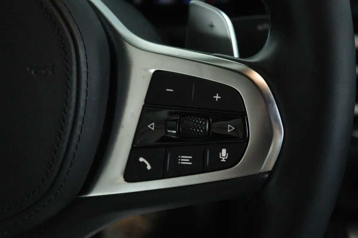 220i M-Sport | Cruise Control | Camera | Keyless | Stuur+Stoelverwarming | Widescreen | HiFi | 19 Inch | Navi | Carplay