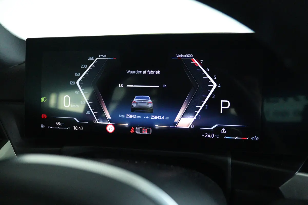 220i M-Sport | Cruise Control | Camera | Keyless | Stuur+Stoelverwarming | Widescreen | HiFi | 19 Inch | Navi | Carplay