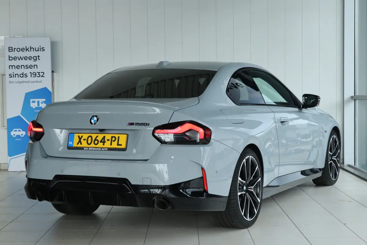 220i M-Sport | Cruise Control | Camera | Keyless | Stuur+Stoelverwarming | Widescreen | HiFi | 19 Inch | Navi | Carplay