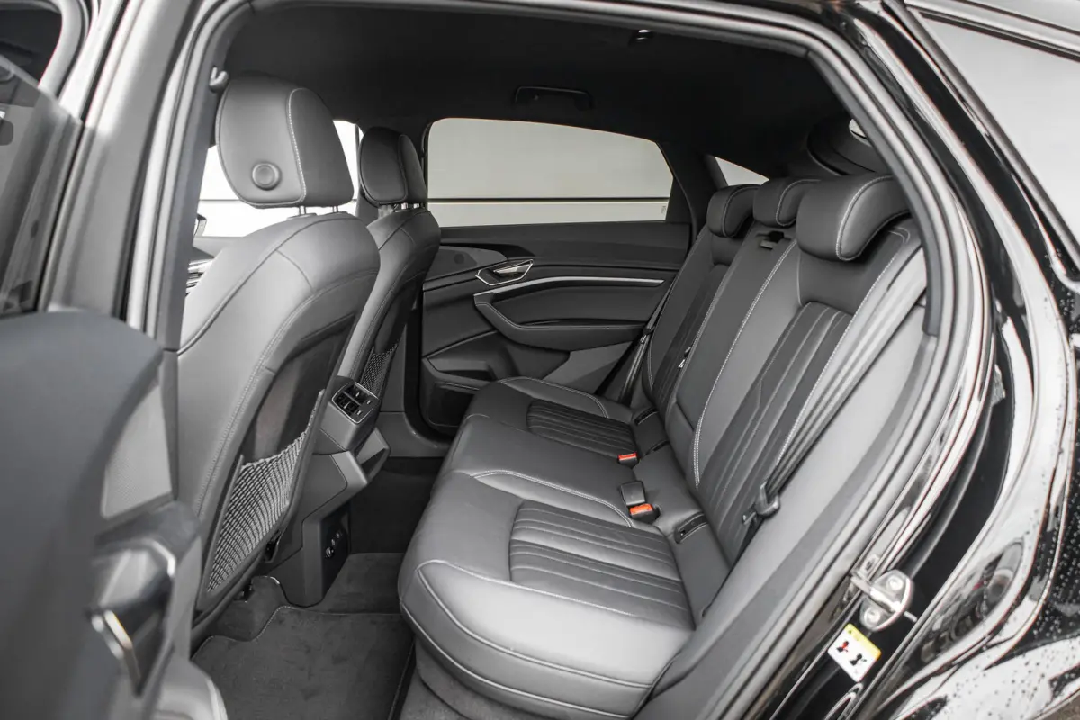 50 313pk quattro Advanced Edition 95 kWh | Camera | Luchtvering | Elektr. Stoelen + Memory | 21" Velgen