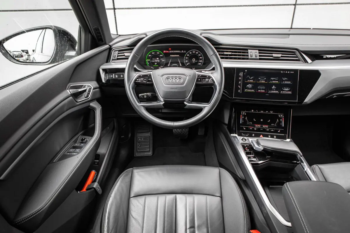 50 313pk quattro Advanced Edition 95 kWh | Camera | Luchtvering | Elektr. Stoelen + Memory | 21" Velgen