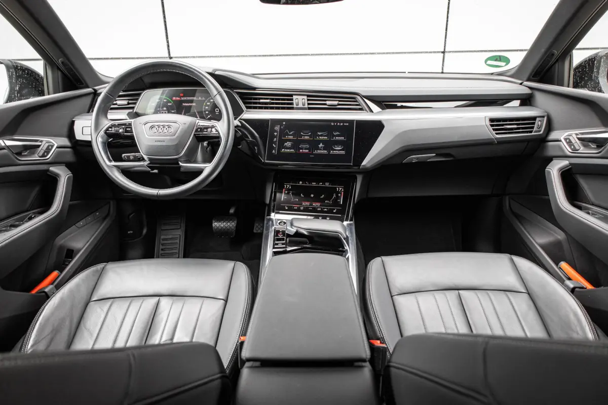 50 313pk quattro Advanced Edition 95 kWh | Camera | Luchtvering | Elektr. Stoelen + Memory | 21" Velgen