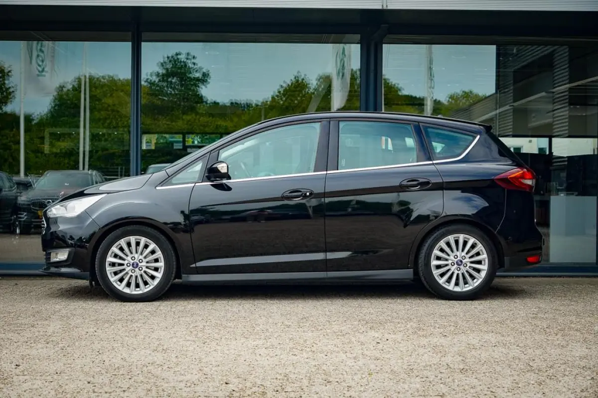 1.5 Titanium / Trekhaak / Carplay / NL Auto / Dealeronderhoud / 4 Cilinder