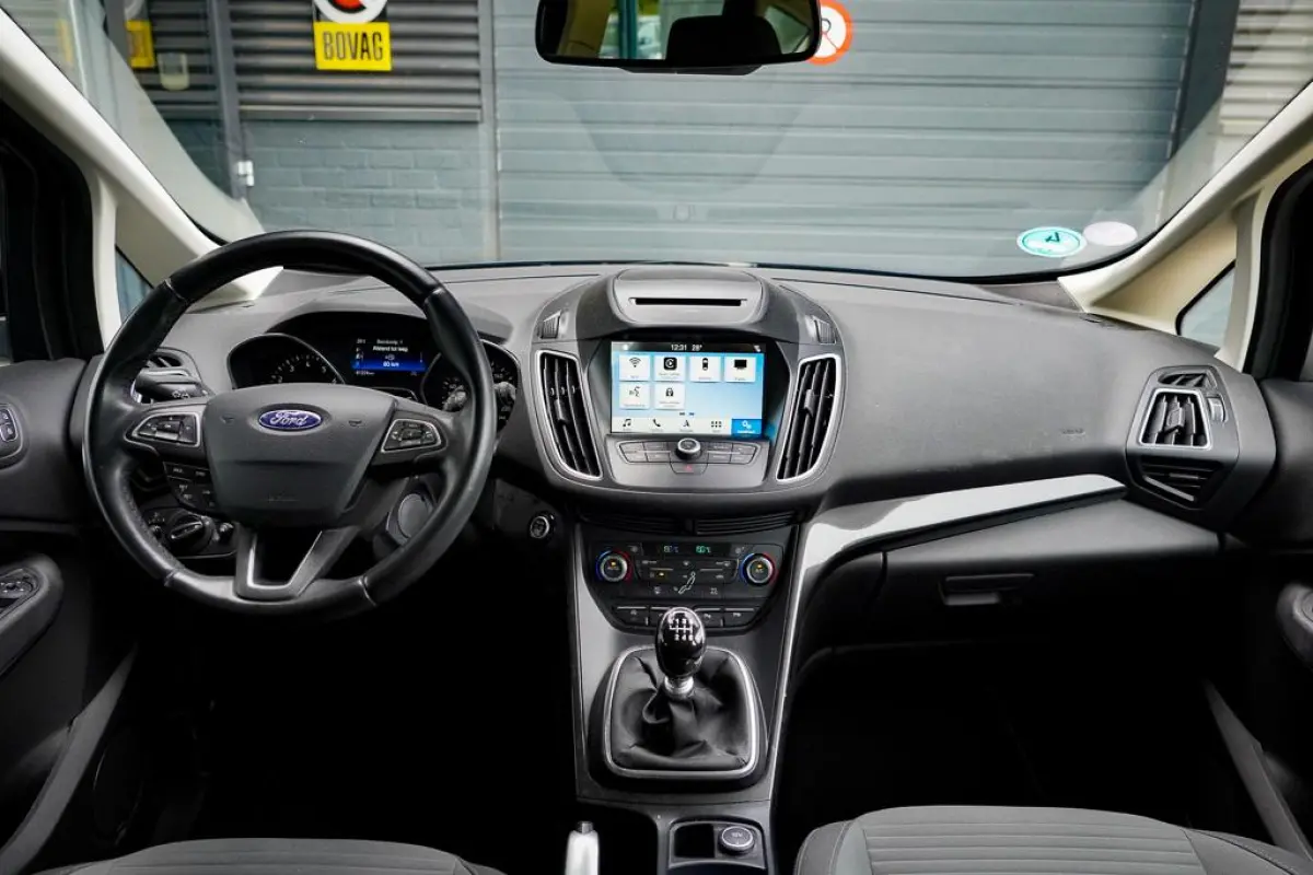 1.5 Titanium / Trekhaak / Carplay / NL Auto / Dealeronderhoud / 4 Cilinder