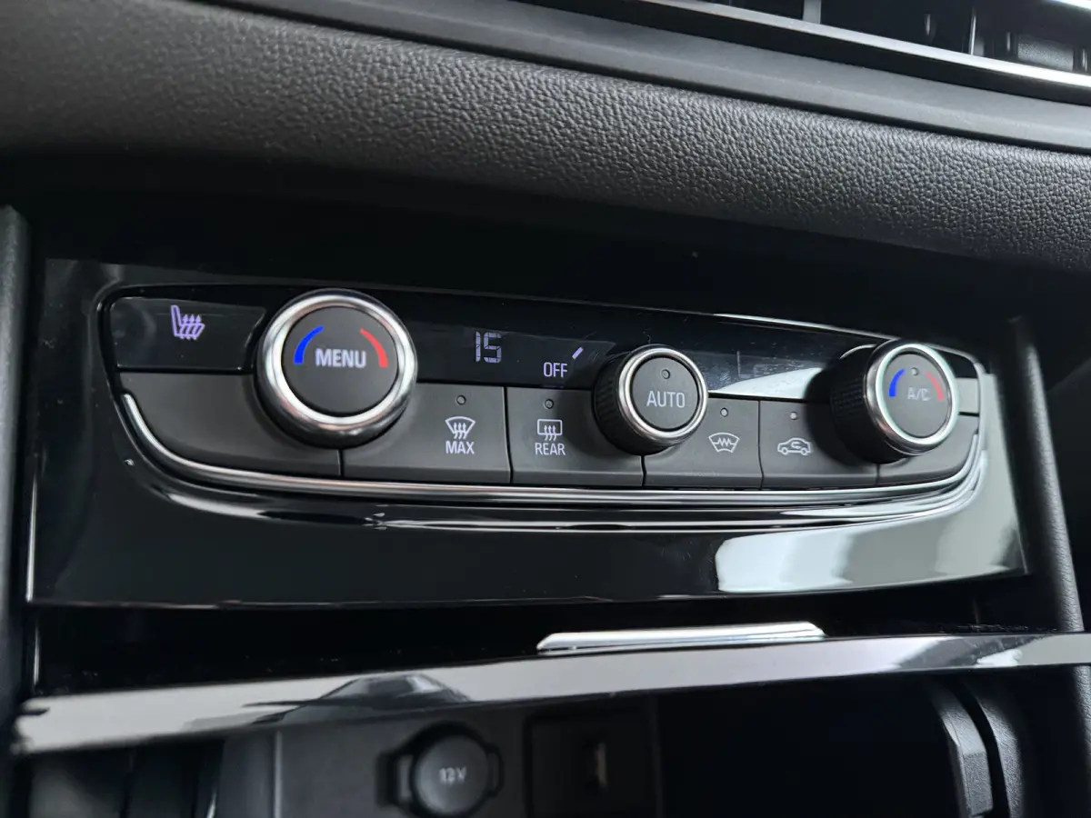 1.6 Turbo Plug-In Hybrid GS Line | Adaptieve Cruise Control | Stoel en stuurwiel verwarming | | Achteruitrijcamera | Afwijkende dakkleur | Apple Carplay/Android Auto|telefoonintegratie premi