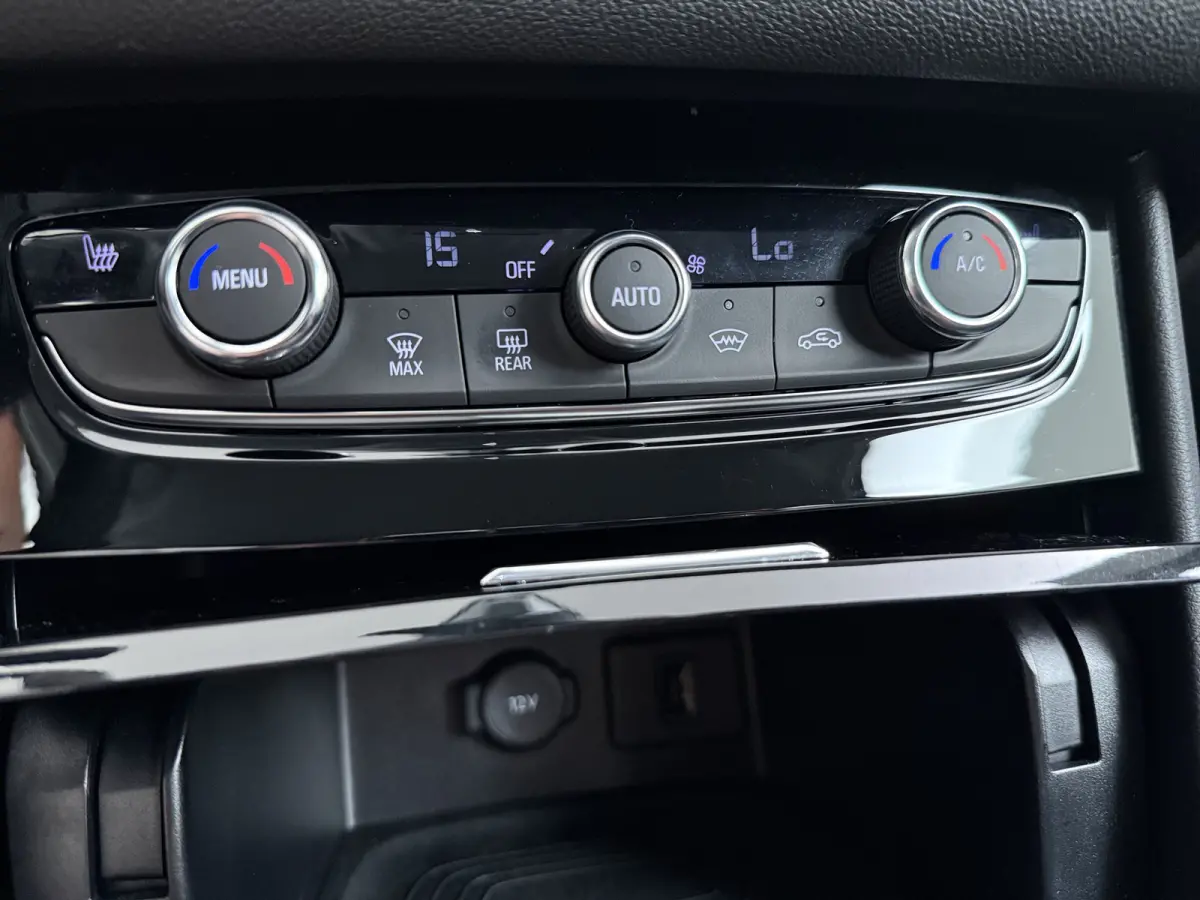 1.6 Turbo Plug-In Hybrid GS Line | Adaptieve Cruise Control | Stoel en stuurwiel verwarming | | Achteruitrijcamera | Afwijkende dakkleur | Apple Carplay/Android Auto|telefoonintegratie premi